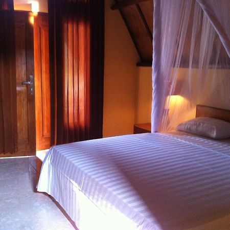 Dinoyin Bungalows Gili Meno Zimmer foto