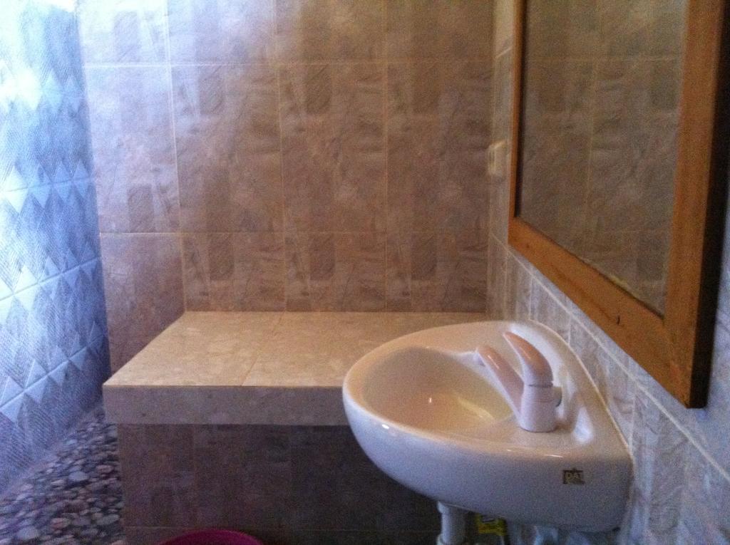Dinoyin Bungalows Gili Meno Zimmer foto